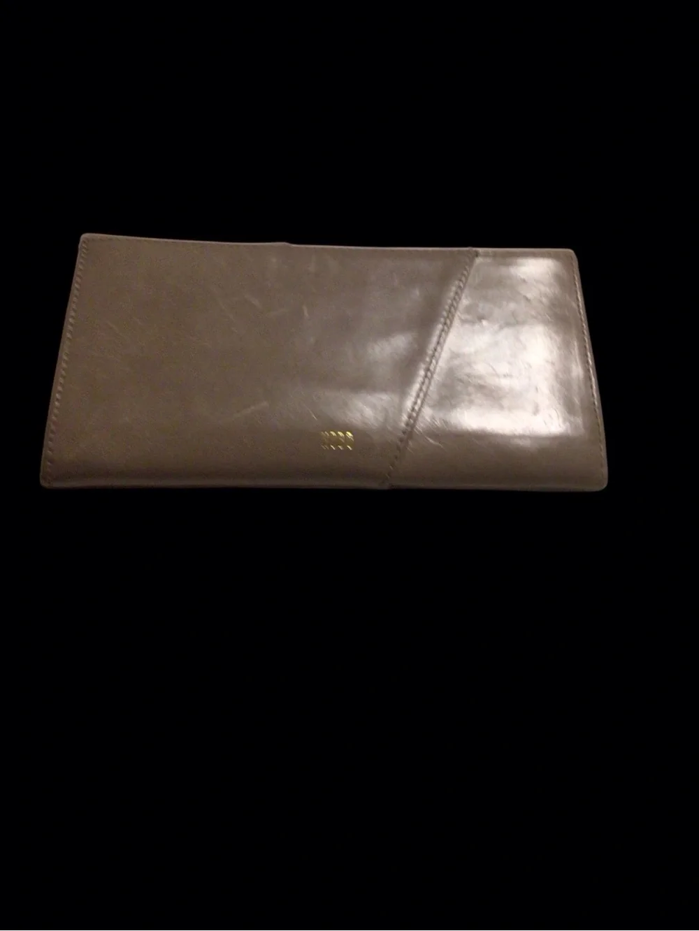 EUC...Womens HOBO leather checkbook wallet. beige leather wallet is 7.5